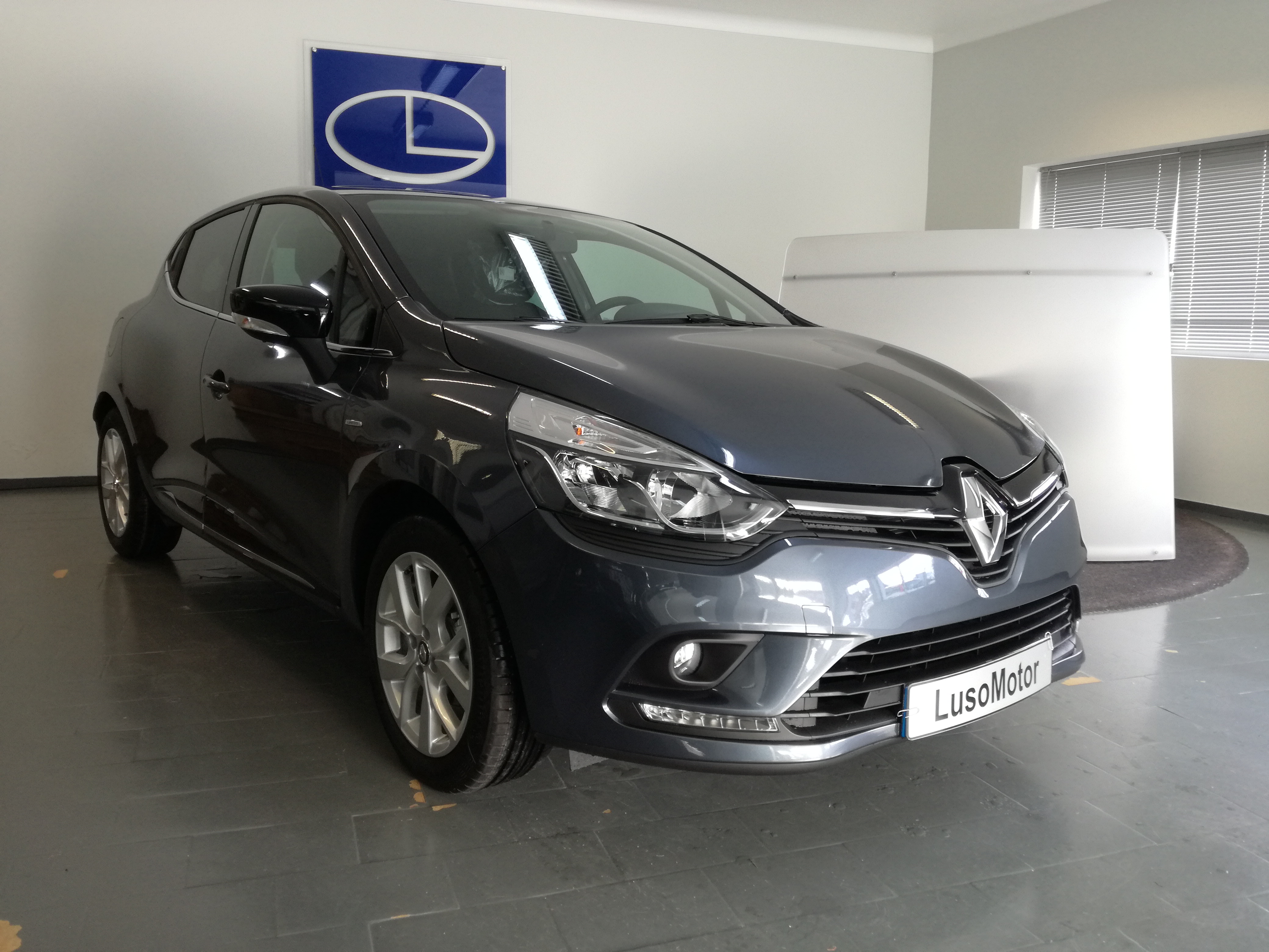 Renault Clio 0.9 TCE Limited 90 CV Lusomotor