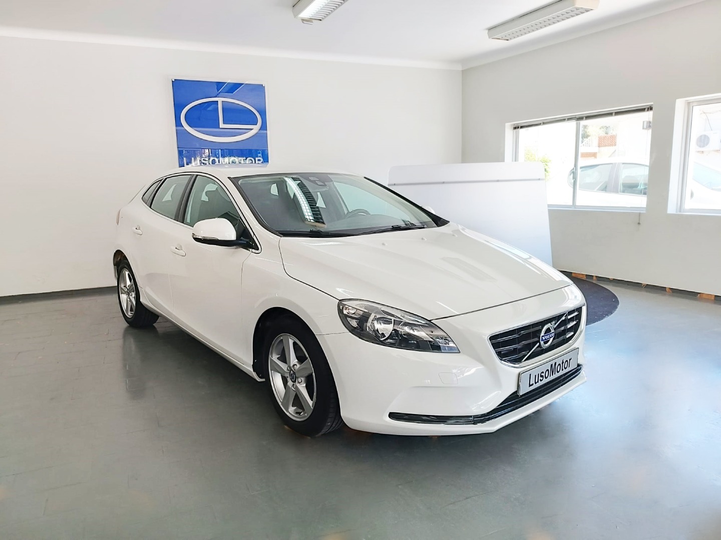 Volvo V40 1.6 D2 Momentum Powershift Eco