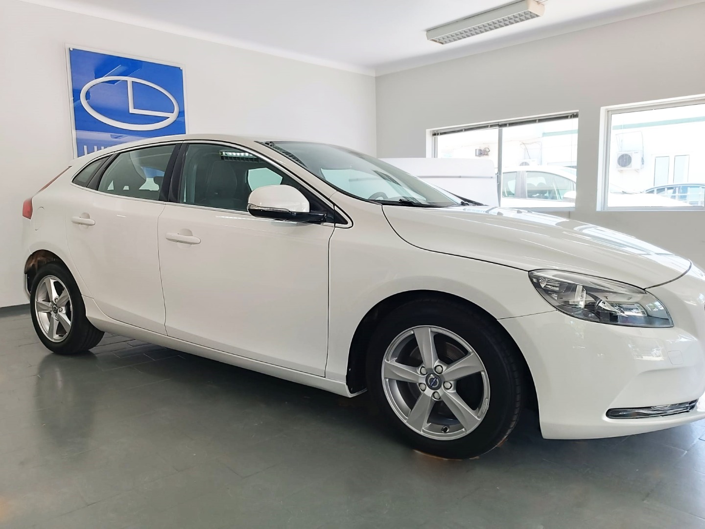 Volvo V40 1.6 D2 Momentum Powershift Eco