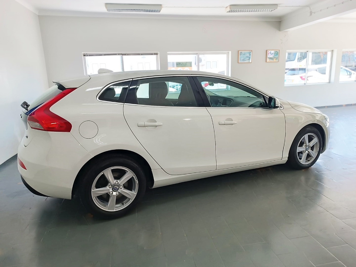 Volvo V40 1.6 D2 Momentum Powershift Eco