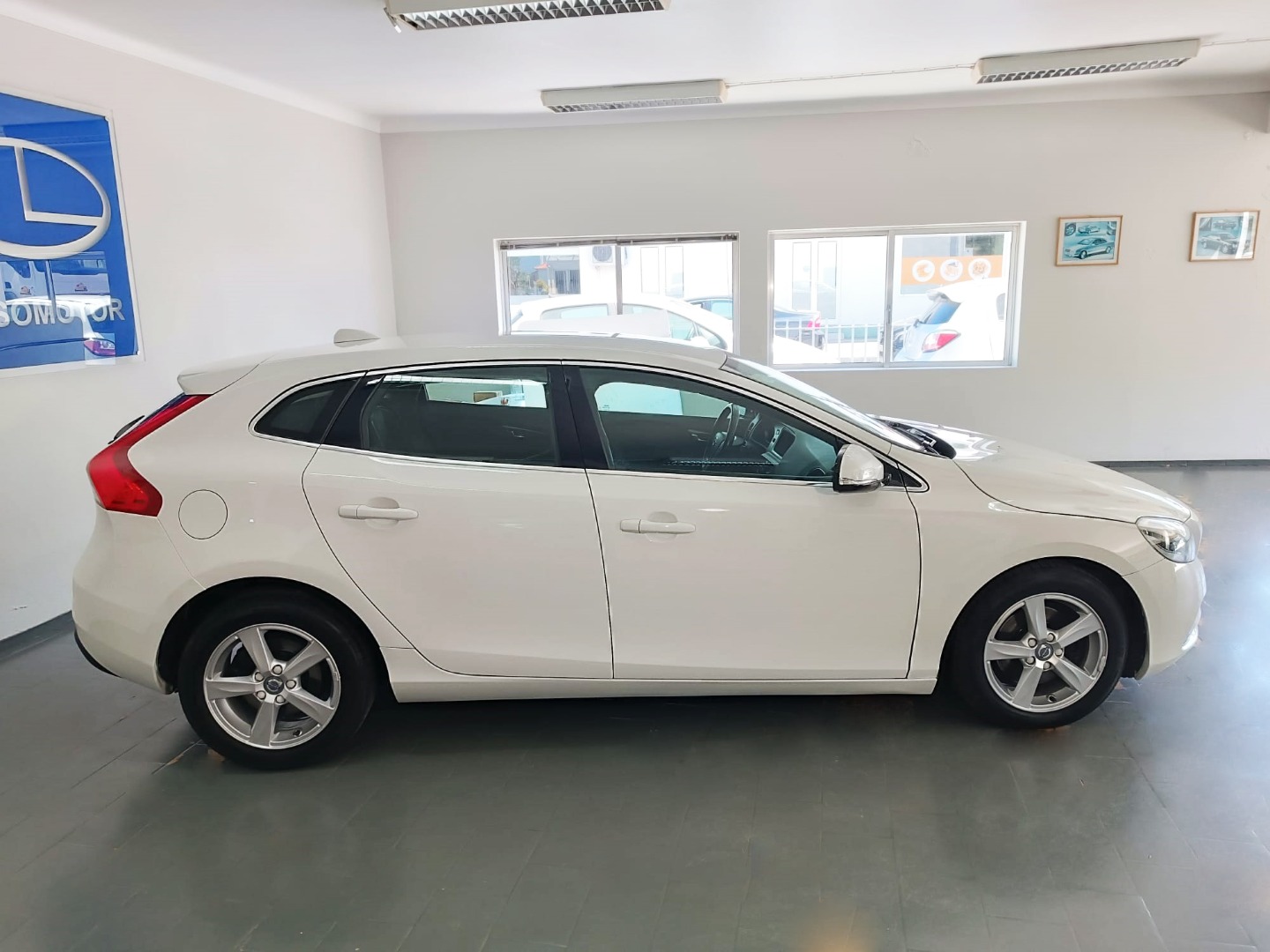 Volvo V40 1.6 D2 Momentum Powershift Eco