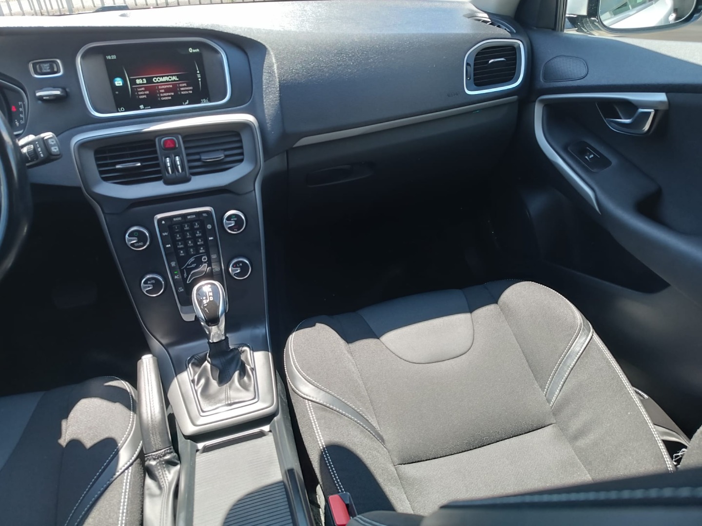 Volvo V40 1.6 D2 Momentum Powershift Eco