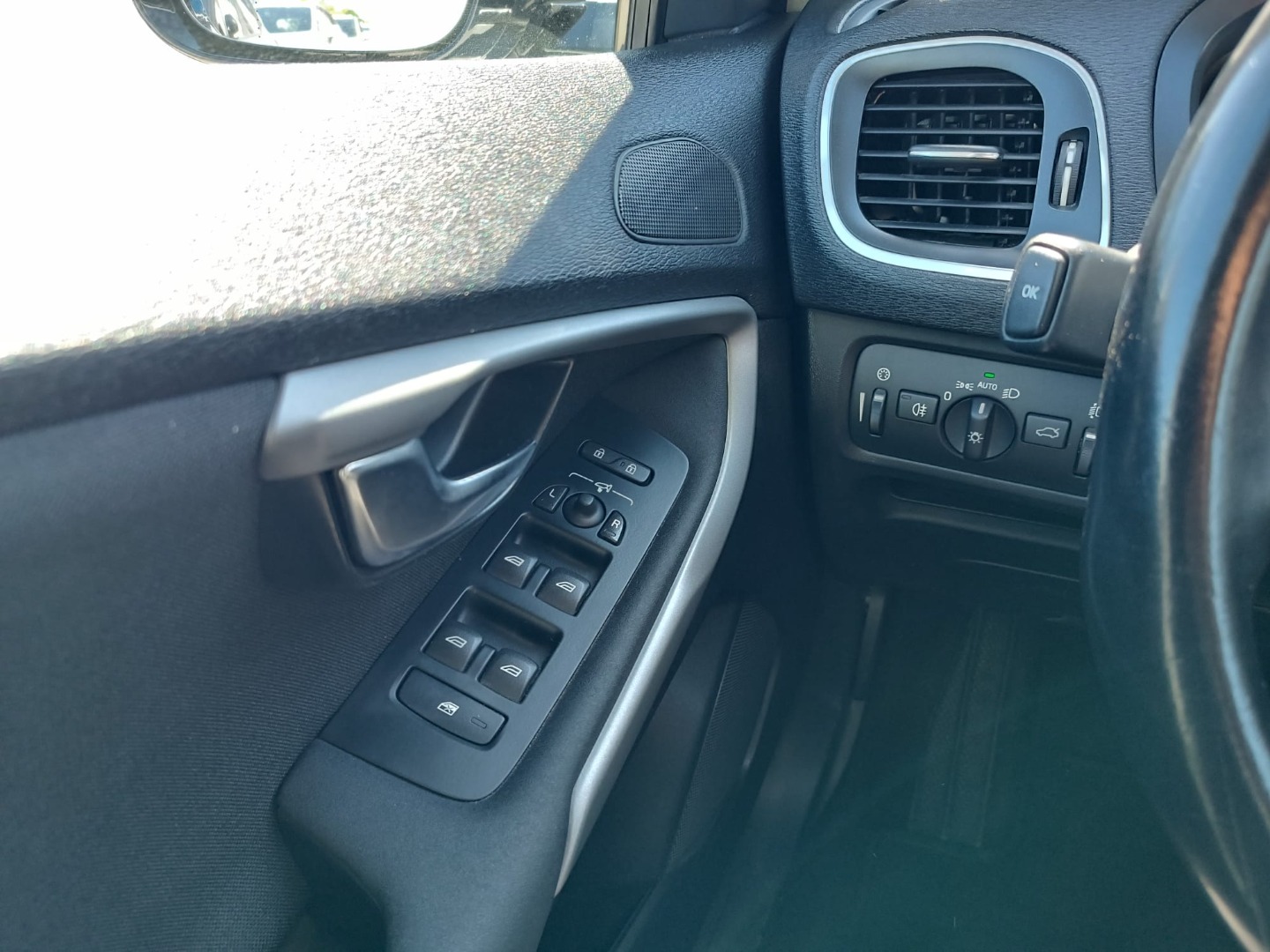Volvo V40 1.6 D2 Momentum Powershift Eco