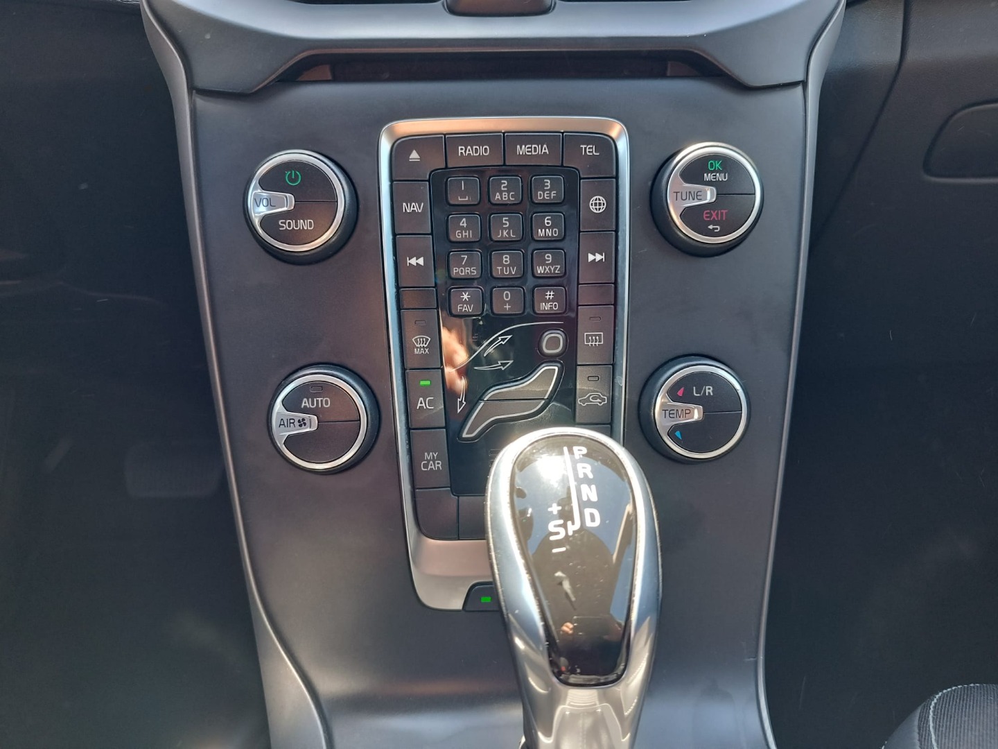 Volvo V40 1.6 D2 Momentum Powershift Eco