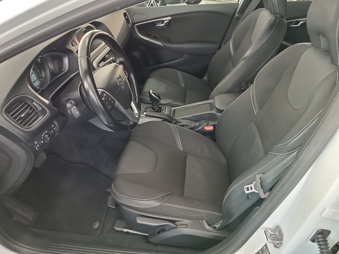 Volvo V40 1.6 D2 Momentum Powershift Eco